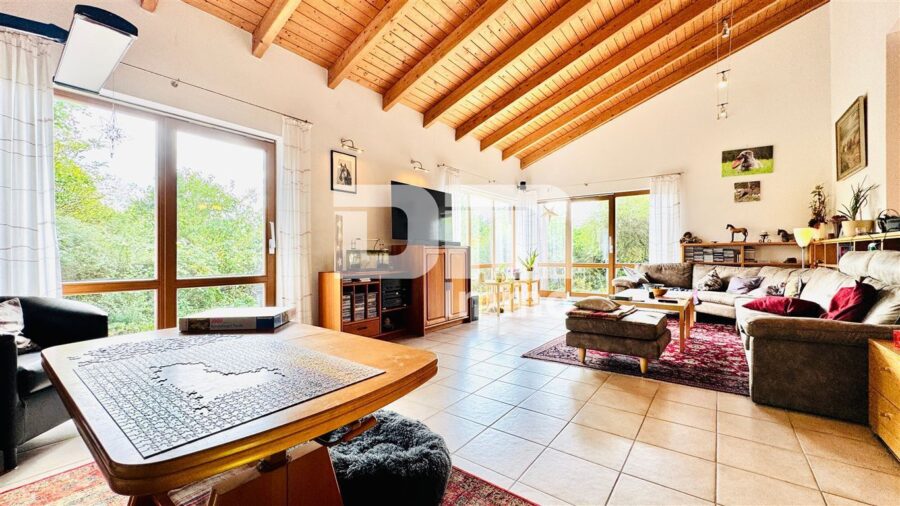 Zwei hochwertige Premium Doppelhaushälften im Paket auf großem Gewerbegrundstück - Haus 1 Wohn / Esszimmer / Empore / Zugang Terrasse